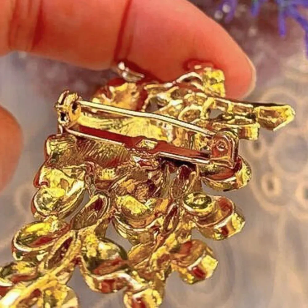 Vintage Grape Cluster Brooch in Gold Tone